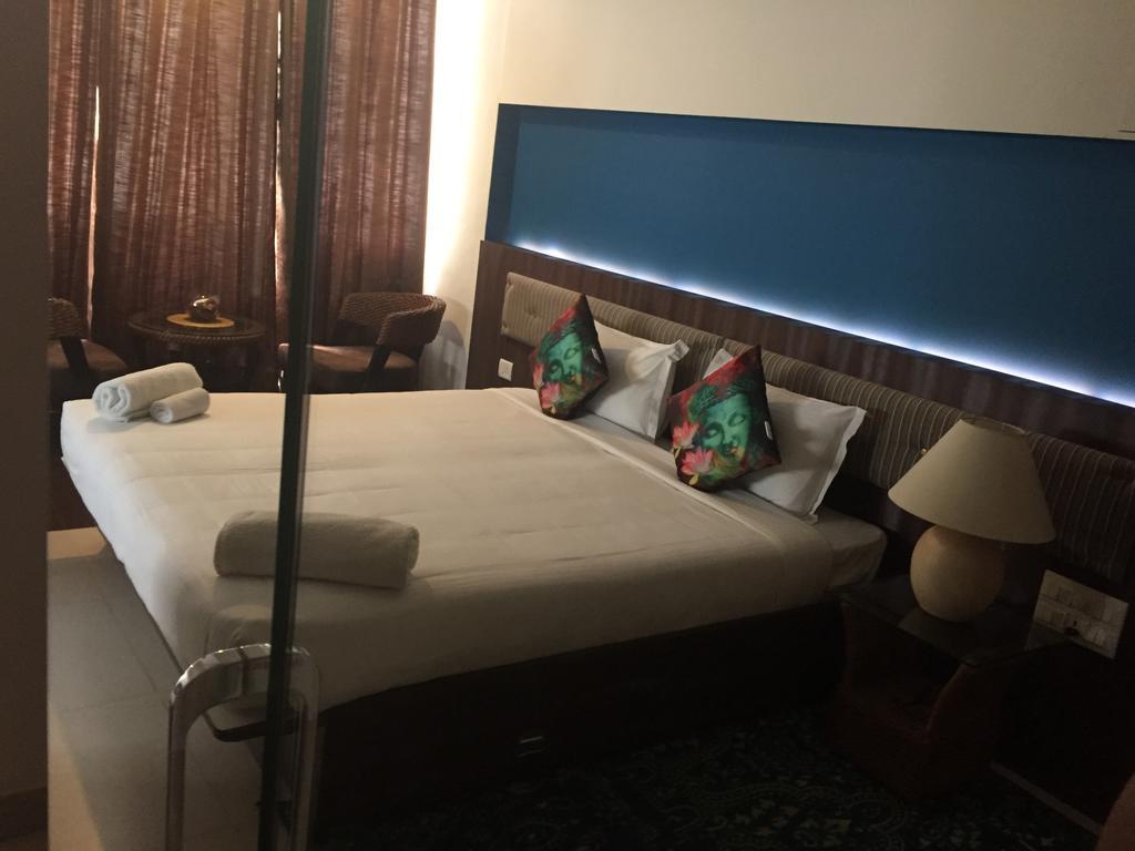 Luxtay Suites Bangalore Rom bilde